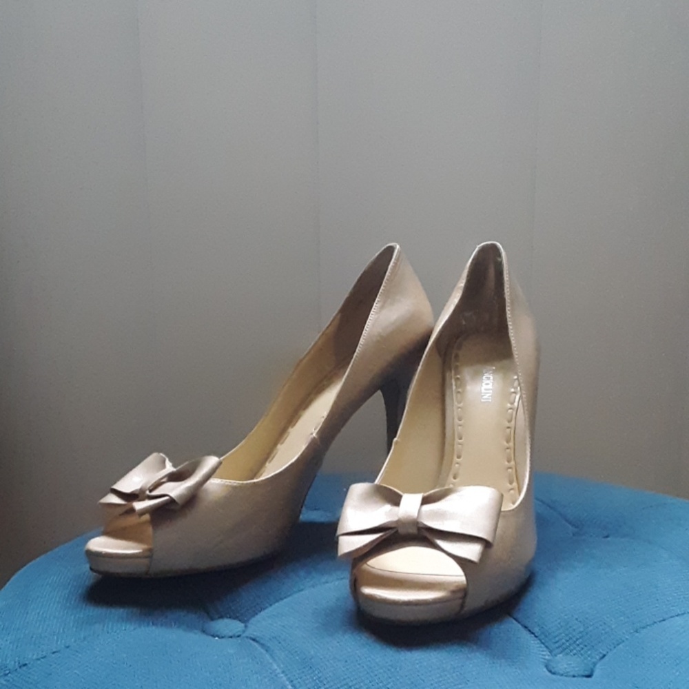 Enzo Angiolini nude heels